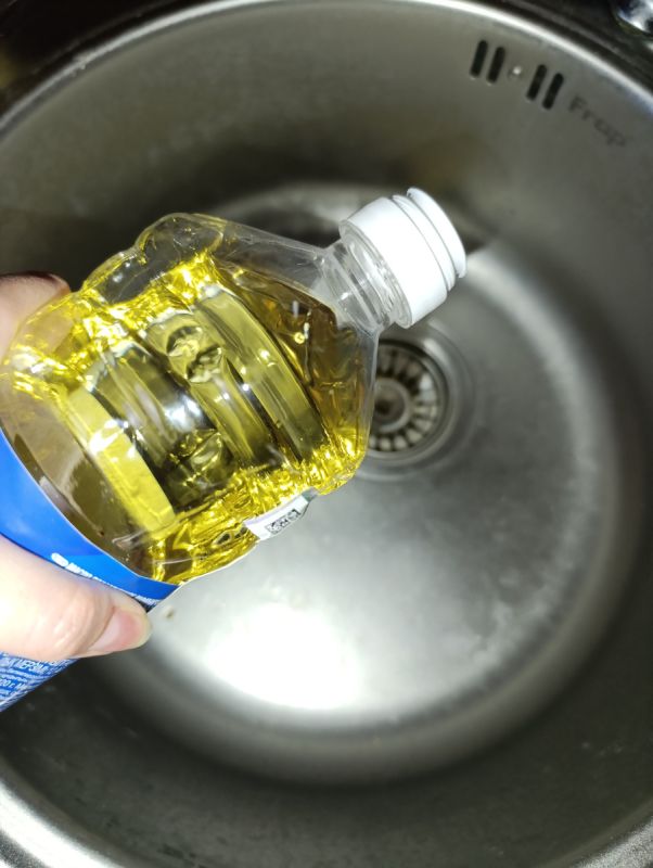 Как подсолнечное масло может спасти вашу квартиру от неприятных запахов