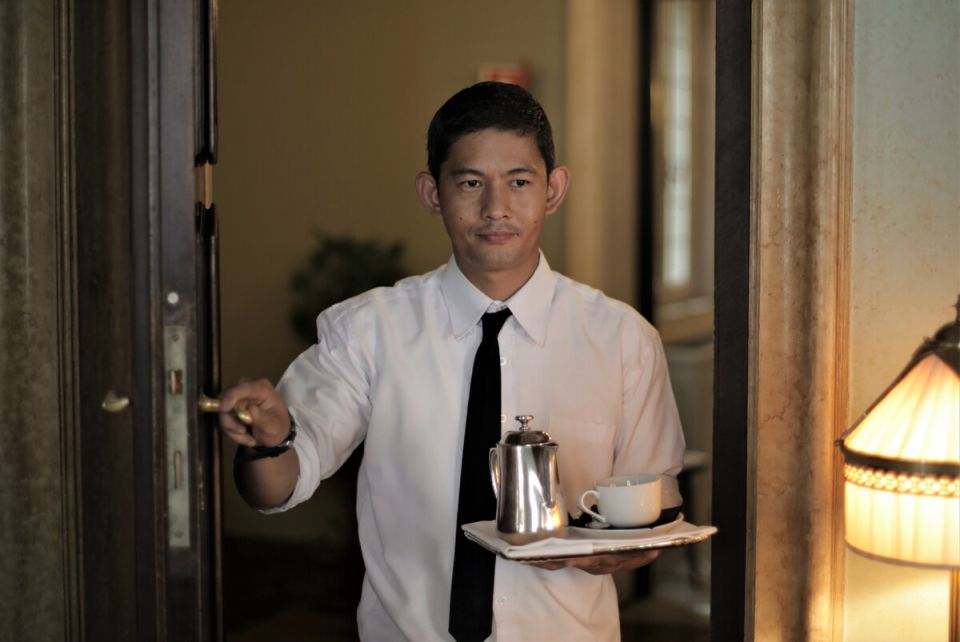 Секреты успешной работы официантом: как дружба с клиентами приносит доход