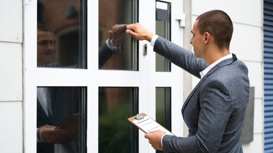 Как мошенники манипулируют долгами: новые схемы обмана граждан