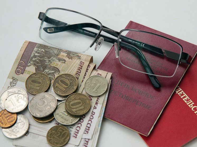 Две пенсии в декабре: кому повезёт получить выплаты заранее