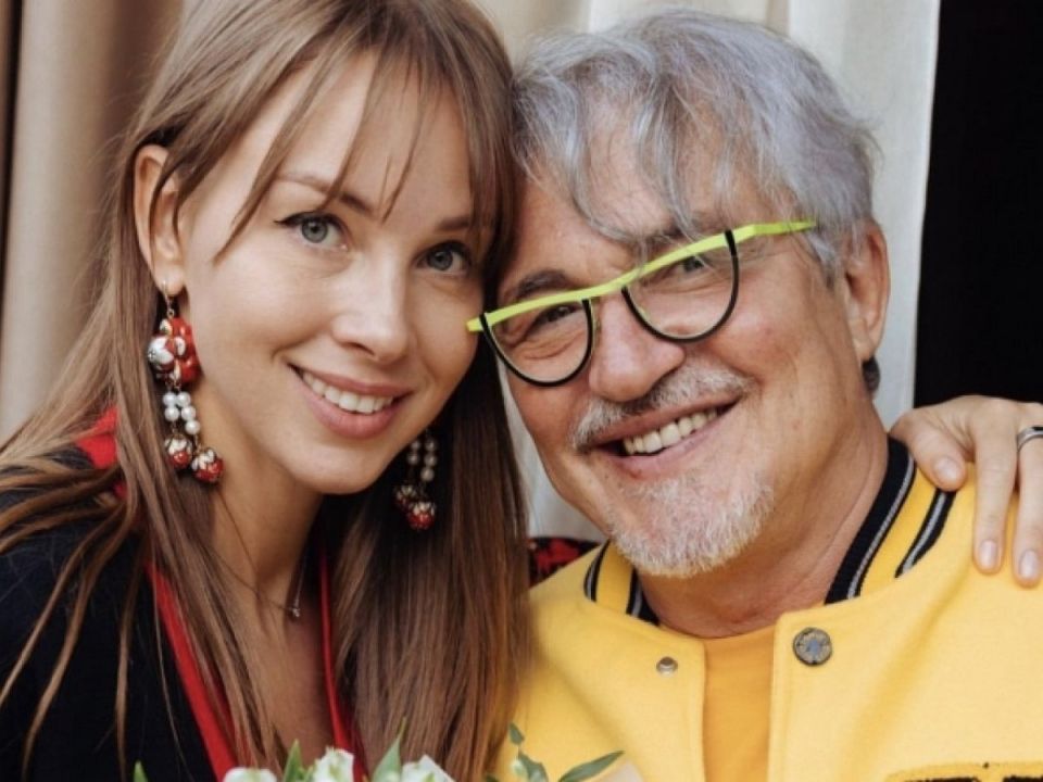 Загадка любви: молодые жены знаменитностей и их мотивы