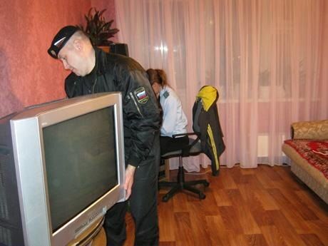 Как Верховный суд защитил права должника: история с осуждением ареста мебели