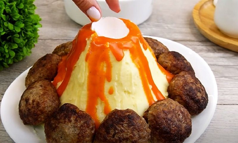 Как превратить картофельное пюре и котлеты в праздничное блюдо: новогодние советы