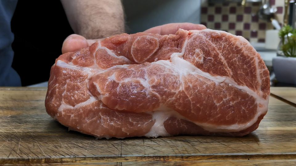 Мясо, которое тает во рту: простой рецепт для любого гарнира