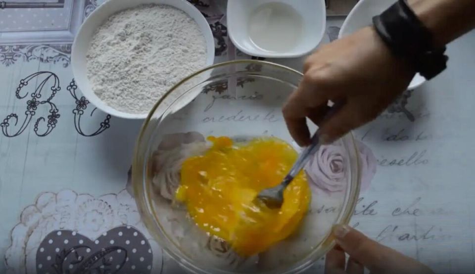 Размышление о домашней лапше: простая техника превращения теста в основательное блюдо