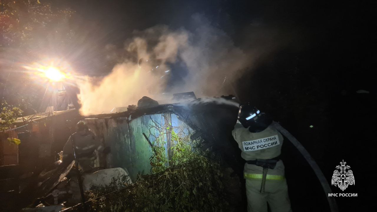 Ливенские пожарные спасли дом от огня