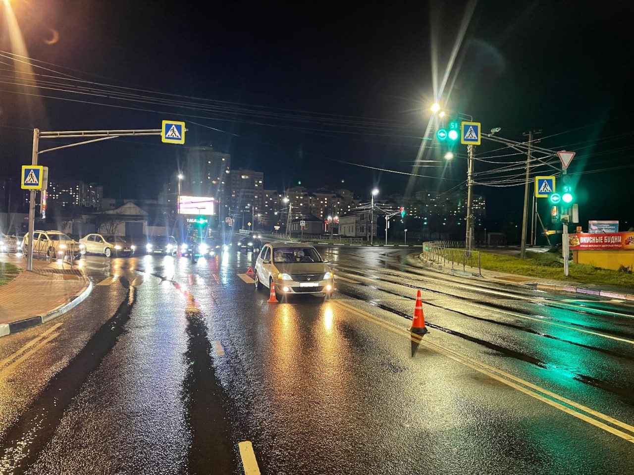 Три пешехода в Орле и Мценске попали под колеса автомобилей, переходя дорогу по переходам! Три пешехода в Орле и Мценске попали под колеса автомобилей, переходя дорогу по переходам!