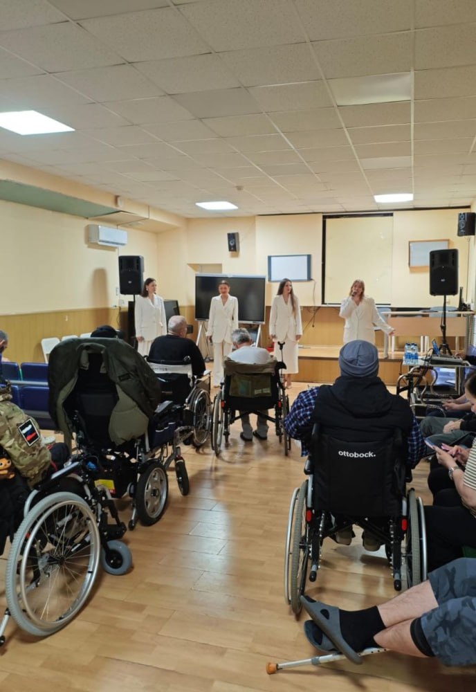 Орловчанки спели для бойцов СВО, которые сейчас лечатся в столичных госпиталях