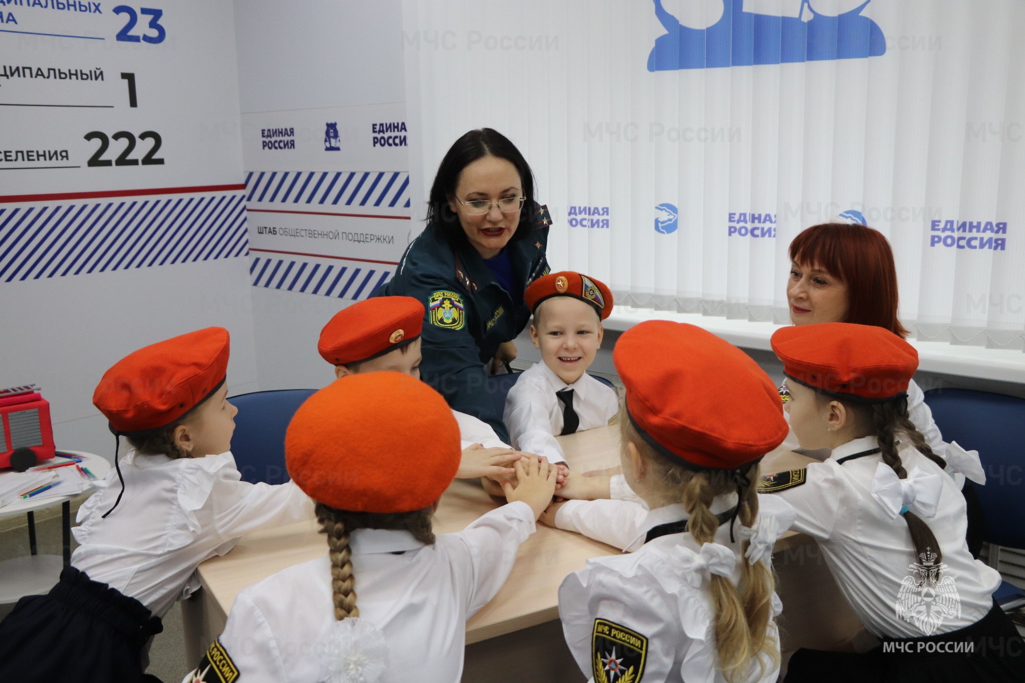 Спасательный брейн-ринг. Воспитанники из детских садов № 1, 47, 79 и 96 города Орла прошли своеобразную проверку знаний – всего того, чему они учатся, участвуя в работе своих отрядов Спасательный брейн-ринг. Воспитанники из детских садов № 1, 47, 79 и 96 города Орла прошли своеобразную проверку знаний – всего того, чему они учатся, участвуя в работе своих отрядов