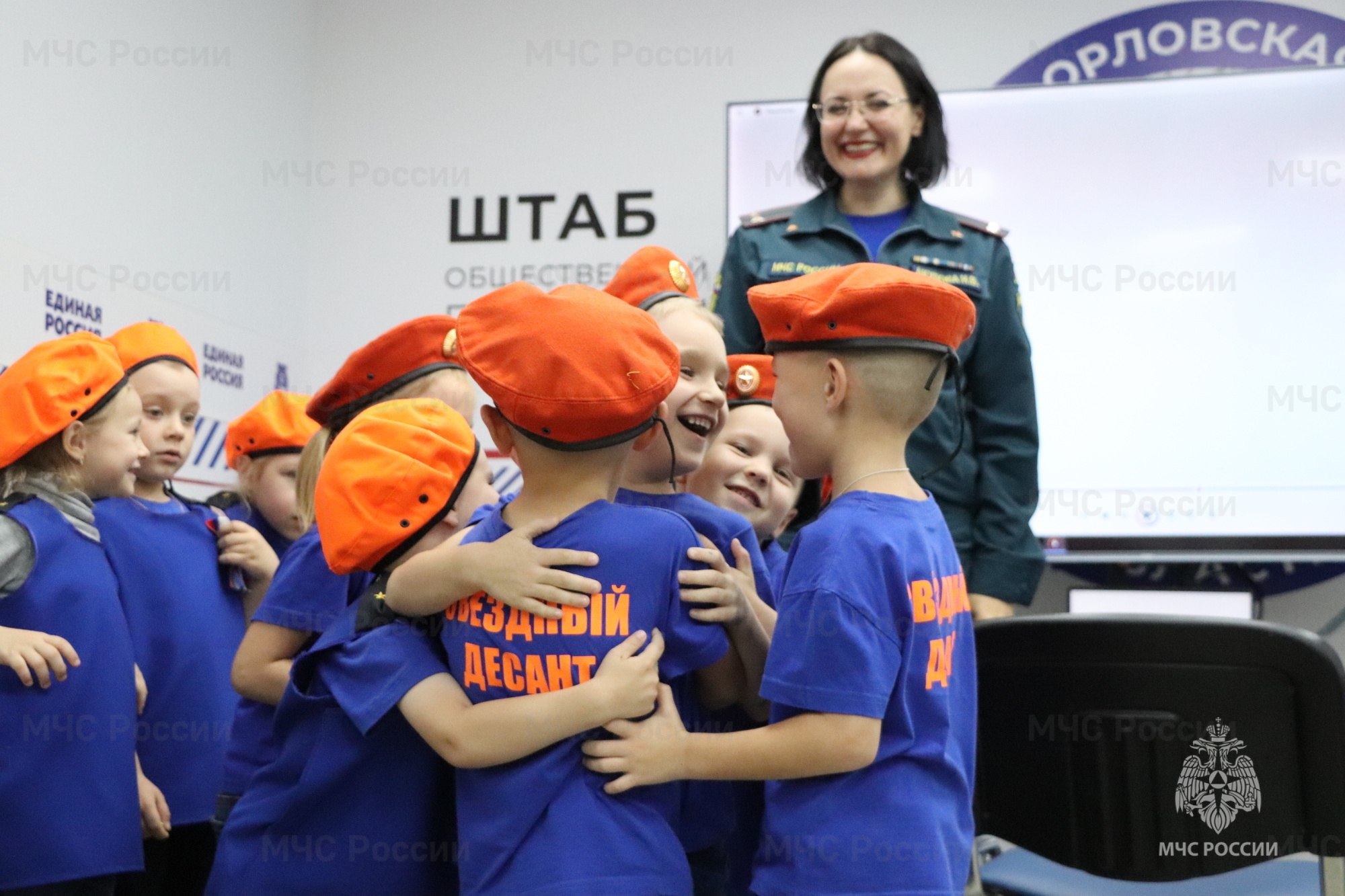 Спасательный брейн-ринг. Воспитанники из детских садов № 1, 47, 79 и 96 города Орла прошли своеобразную проверку знаний – всего того, чему они учатся, участвуя в работе своих отрядов Спасательный брейн-ринг. Воспитанники из детских садов № 1, 47, 79 и 96 города Орла прошли своеобразную проверку знаний – всего того, чему они учатся, участвуя в работе своих отрядов