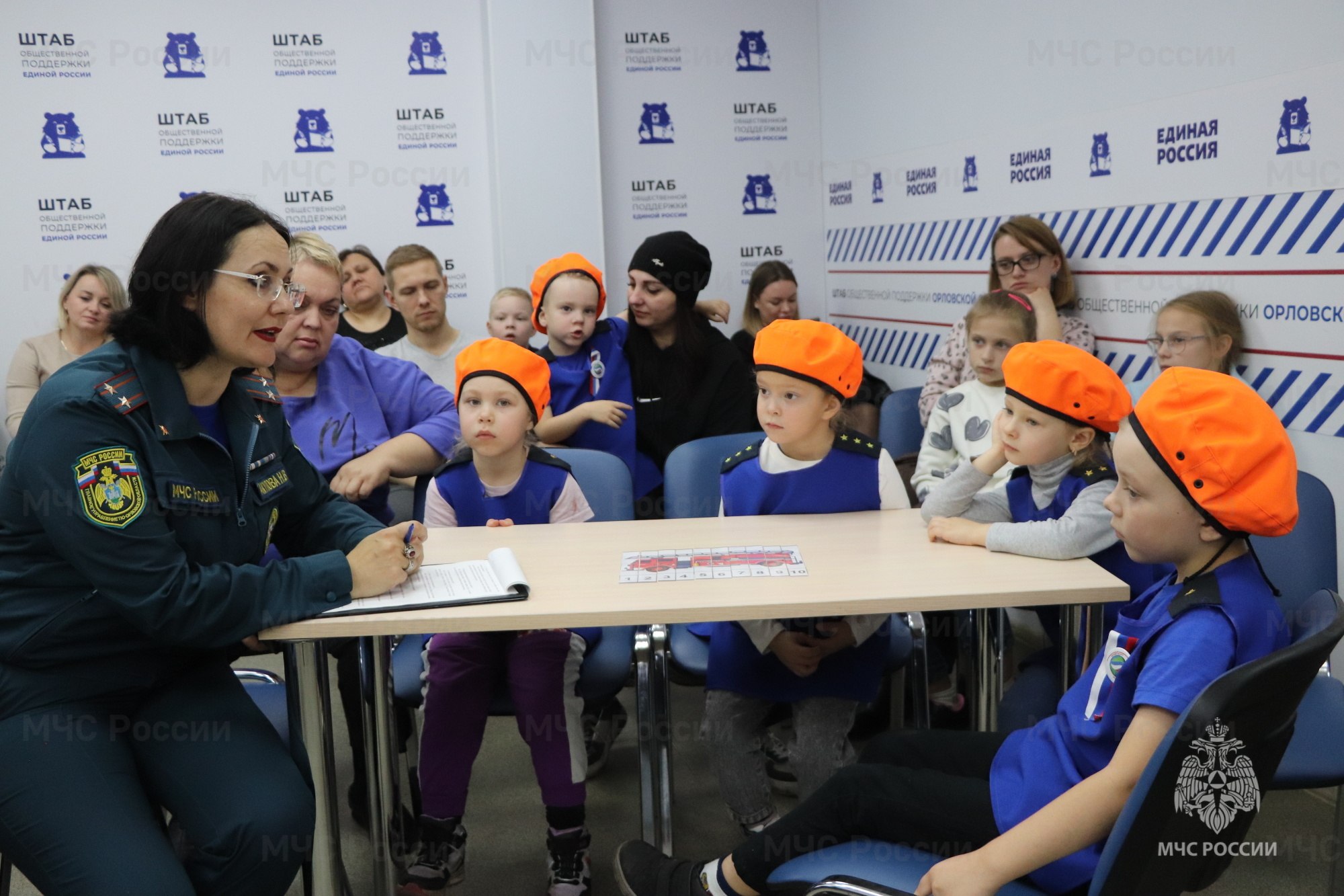 Спасательный брейн-ринг. Воспитанники из детских садов № 1, 47, 79 и 96 города Орла прошли своеобразную проверку знаний – всего того, чему они учатся, участвуя в работе своих отрядов
