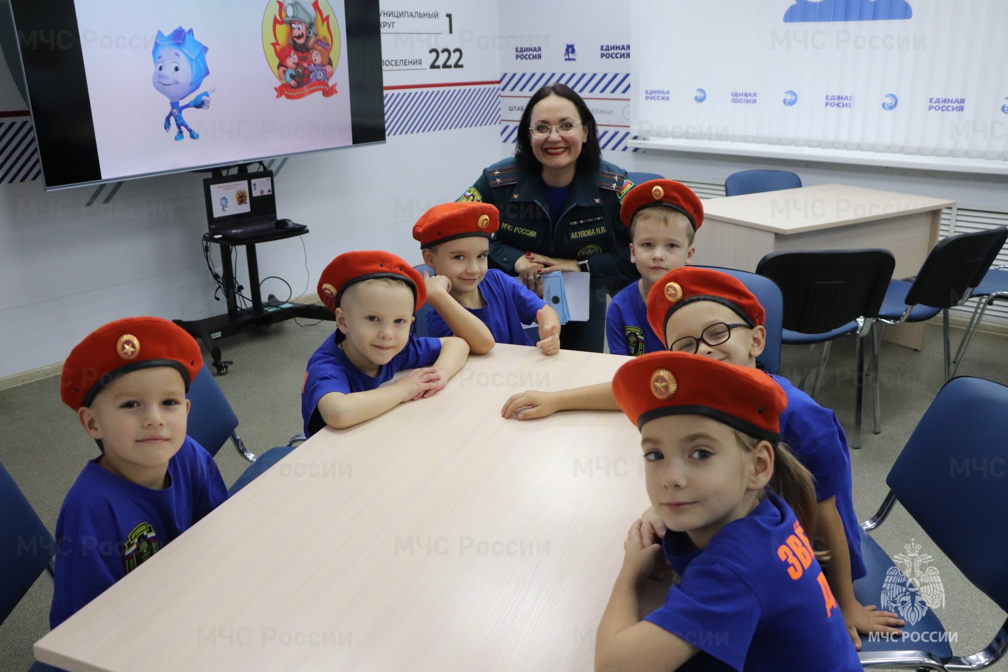 Спасательный брейн-ринг. Воспитанники из детских садов № 1, 47, 79 и 96 города Орла прошли своеобразную проверку знаний – всего того, чему они учатся, участвуя в работе своих отрядов Спасательный брейн-ринг. Воспитанники из детских садов № 1, 47, 79 и 96 города Орла прошли своеобразную проверку знаний – всего того, чему они учатся, участвуя в работе своих отрядов