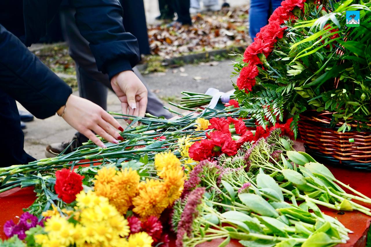 Забыть нельзя: в Орле почтили память жертв политических репрессий Забыть нельзя: в Орле почтили память жертв политических репрессий