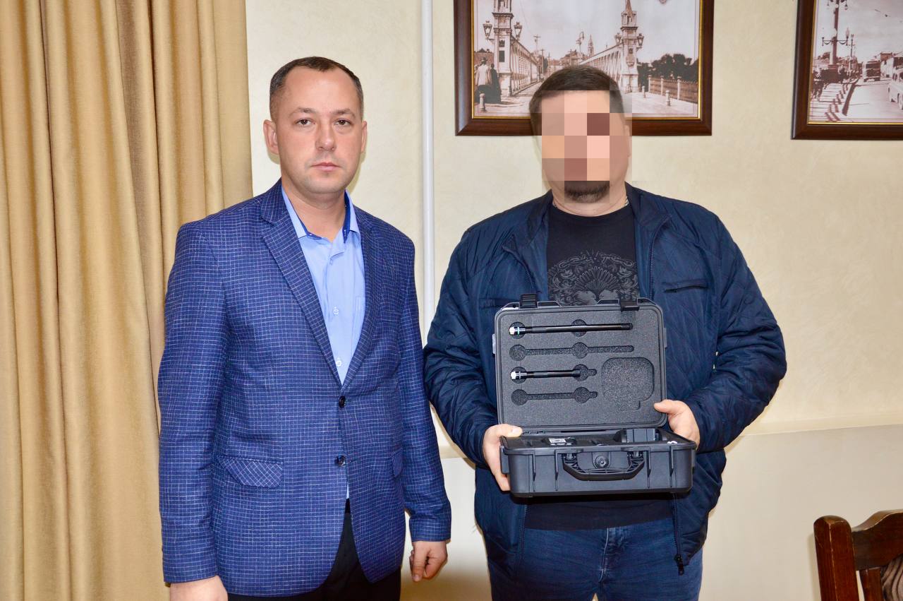 Городская администрация передала бойцу СВО детектор дронов