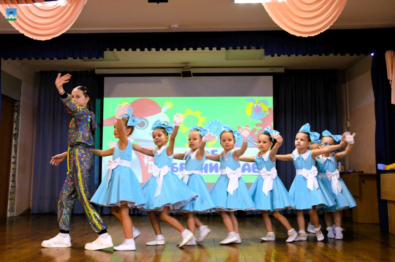 Юные орловцы сделали первый шаг в мир профессий: в Орле подвели итоги конкурса «Азбука профессий» Юные орловцы сделали первый шаг в мир профессий: в Орле подвели итоги конкурса «Азбука профессий»