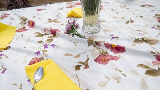 Новая клеенка не будет вонять на весь дом: нужно лишь протереть ее этим средством