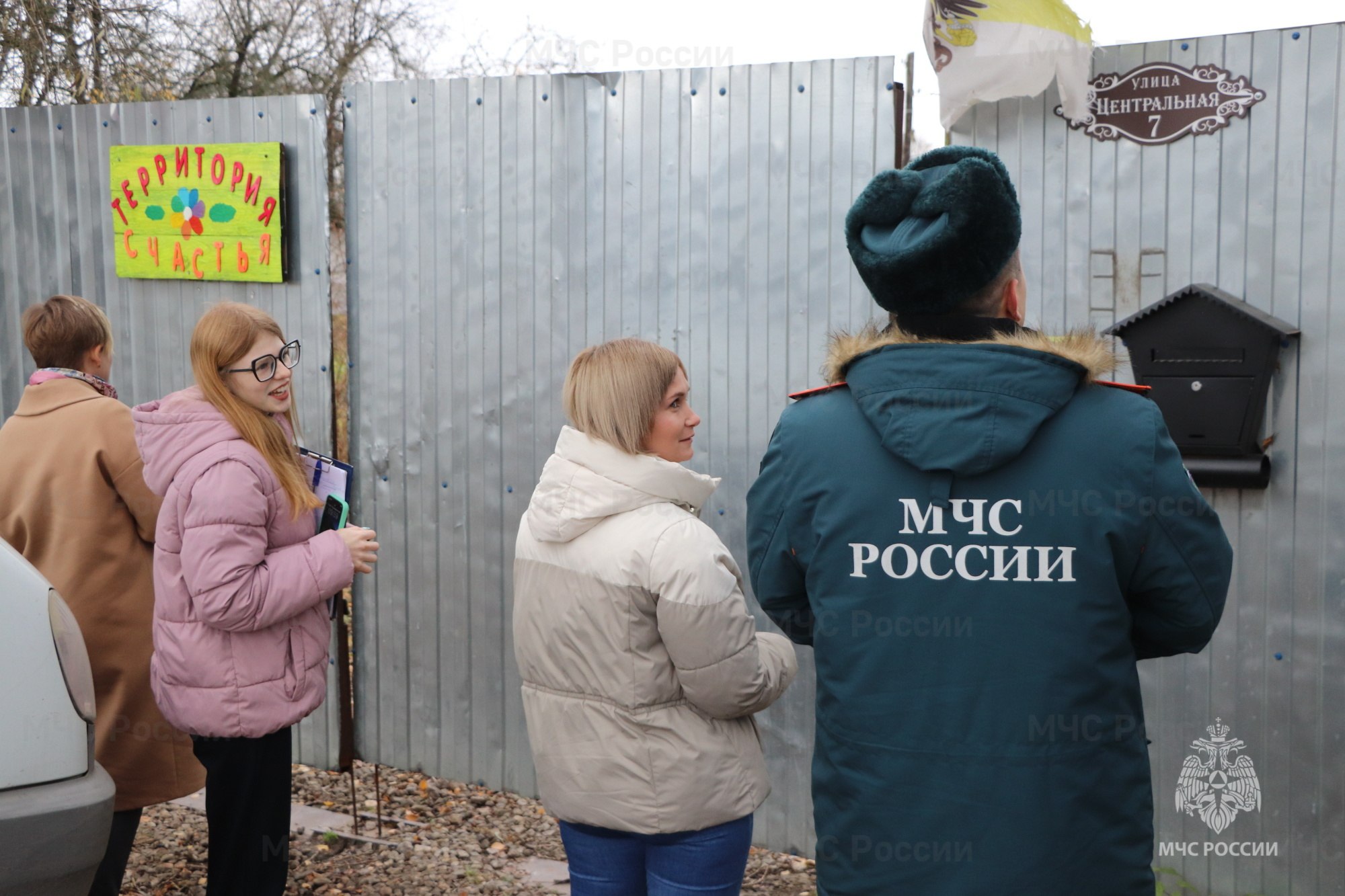 Сотрудники МЧС России и кадеты-спасатели напомнили болховчанам важные правила Сотрудники МЧС России и кадеты-спасатели напомнили болховчанам важные правила