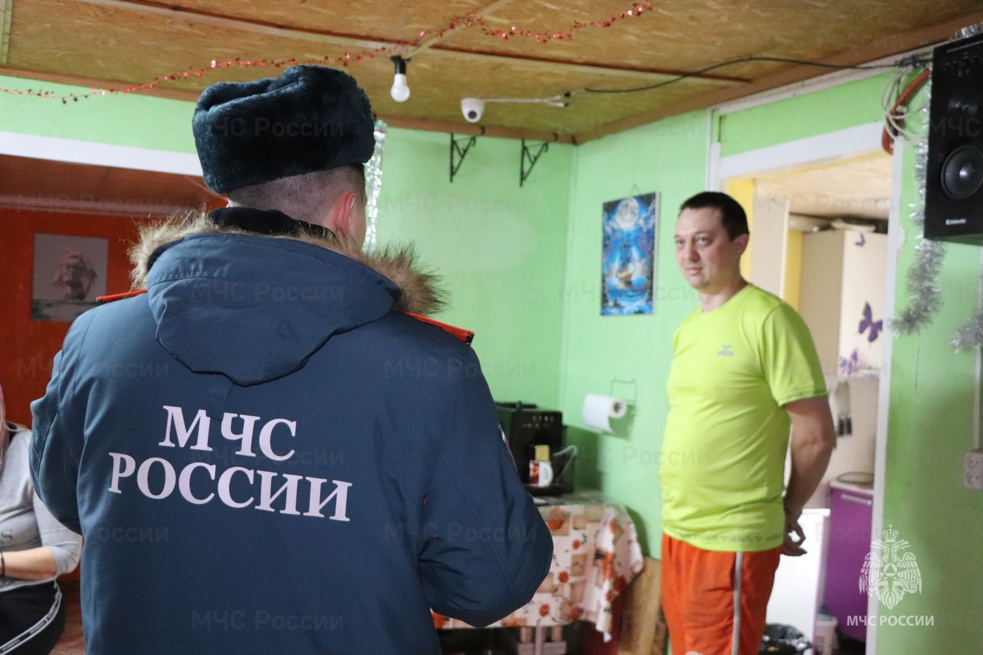 Сотрудники МЧС России и кадеты-спасатели напомнили болховчанам важные правила Сотрудники МЧС России и кадеты-спасатели напомнили болховчанам важные правила