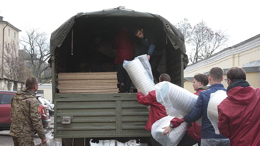 Студенты и сотрудники Президентской академии в Орле отправили гуманитарный груз для участников СВО