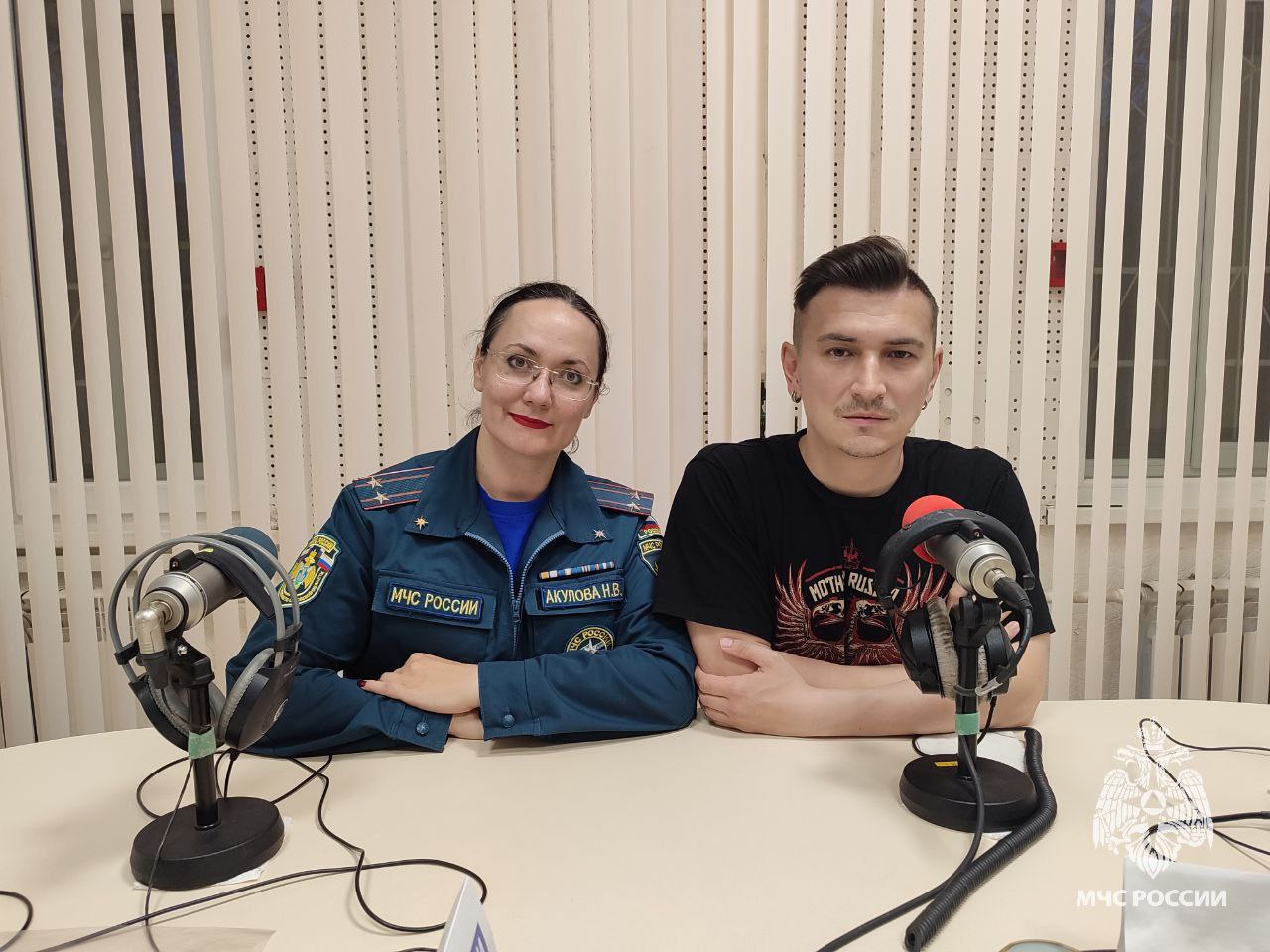 В прямом радиоэфире о том в каком режиме работают сотрудники МЧС России в праздники