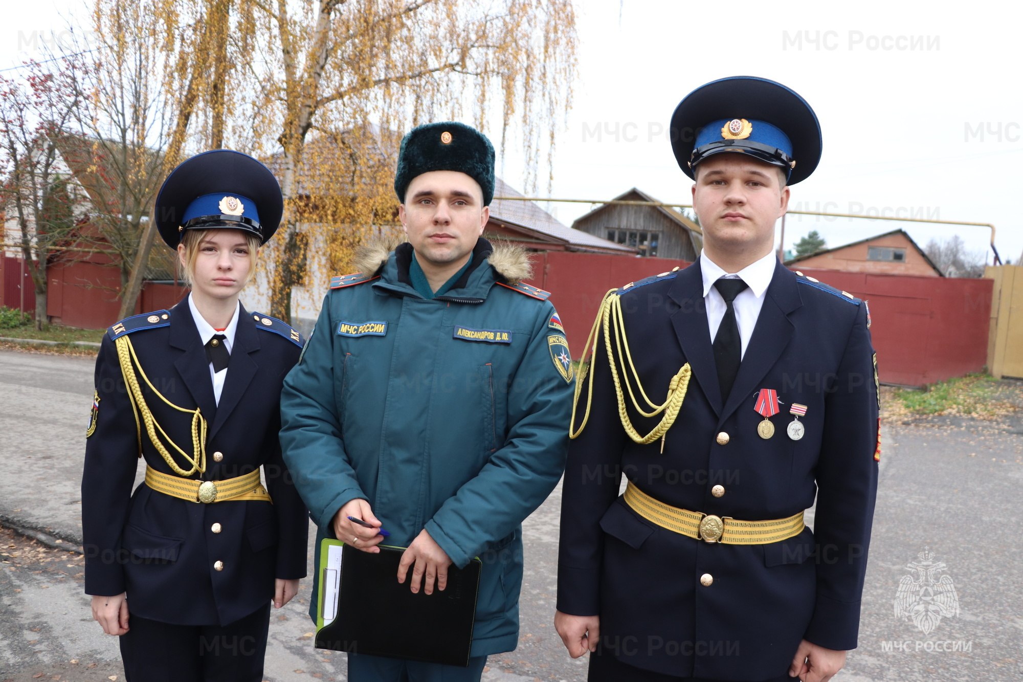 Сотрудники МЧС России и кадеты-спасатели напомнили болховчанам важные правила Сотрудники МЧС России и кадеты-спасатели напомнили болховчанам важные правила