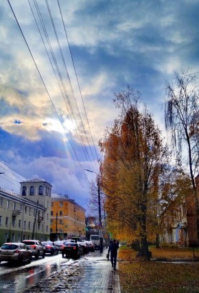 Осенний орловский пейзаж!. Удивительное смешение красок! Орел, улица Октябрьская, 31 октября