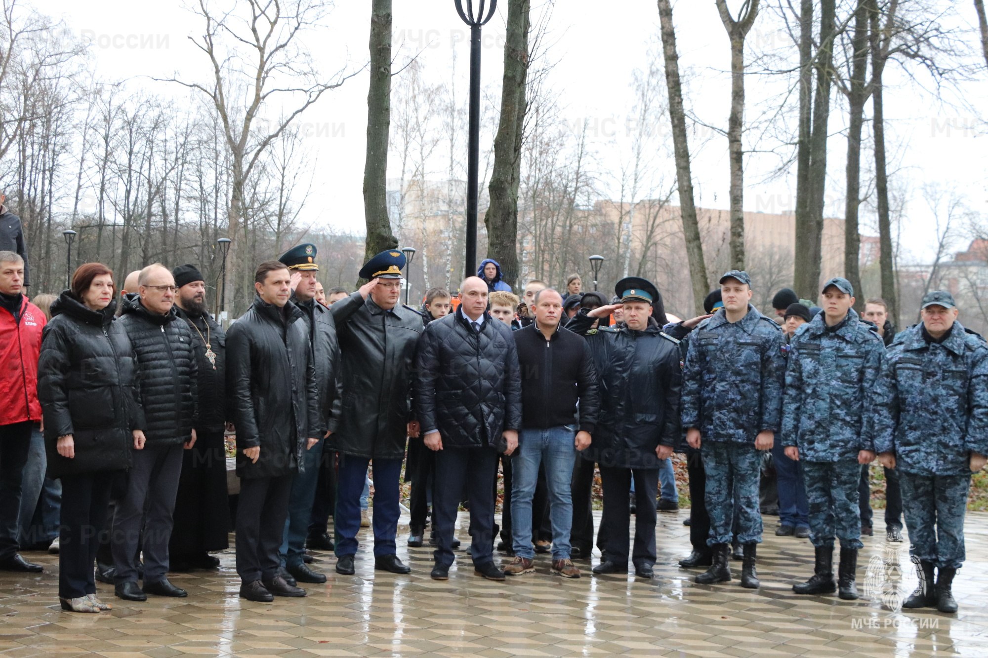 Участники акции «Сад памяти» увековечили память героев СВО Участники акции «Сад памяти» увековечили память героев СВО