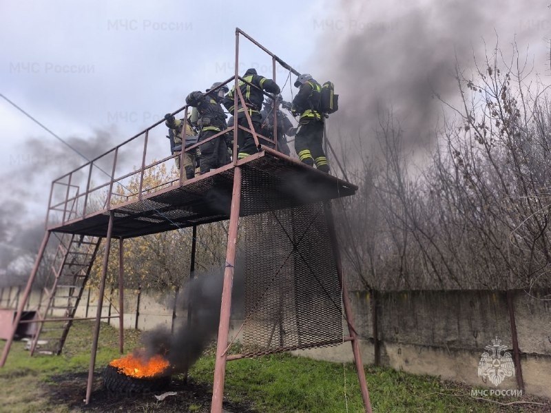 Орловские пожарные вышли на огневую полосу Орловские пожарные вышли на огневую полосу