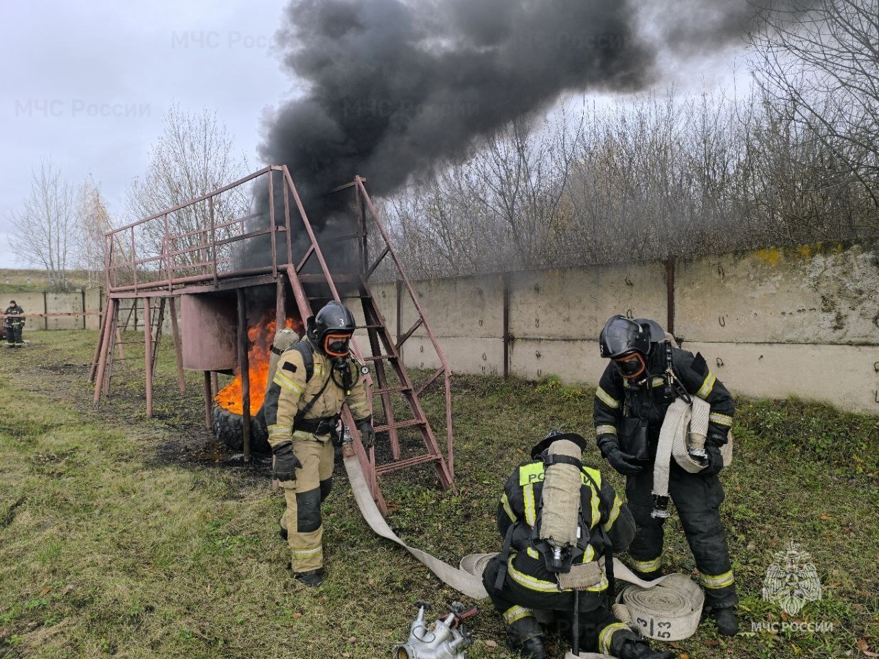 Орловские пожарные вышли на огневую полосу Орловские пожарные вышли на огневую полосу