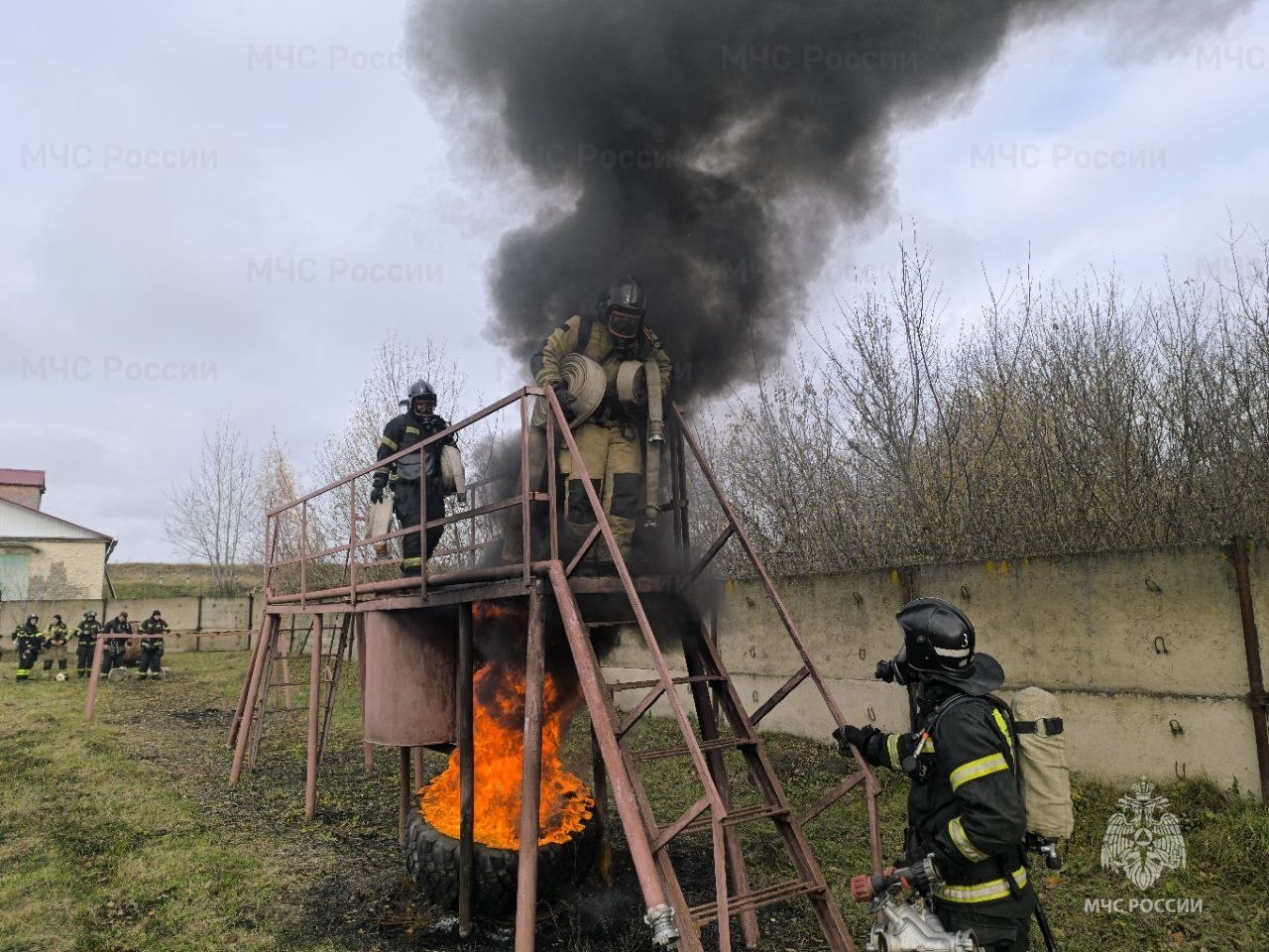Орловские пожарные вышли на огневую полосу Орловские пожарные вышли на огневую полосу