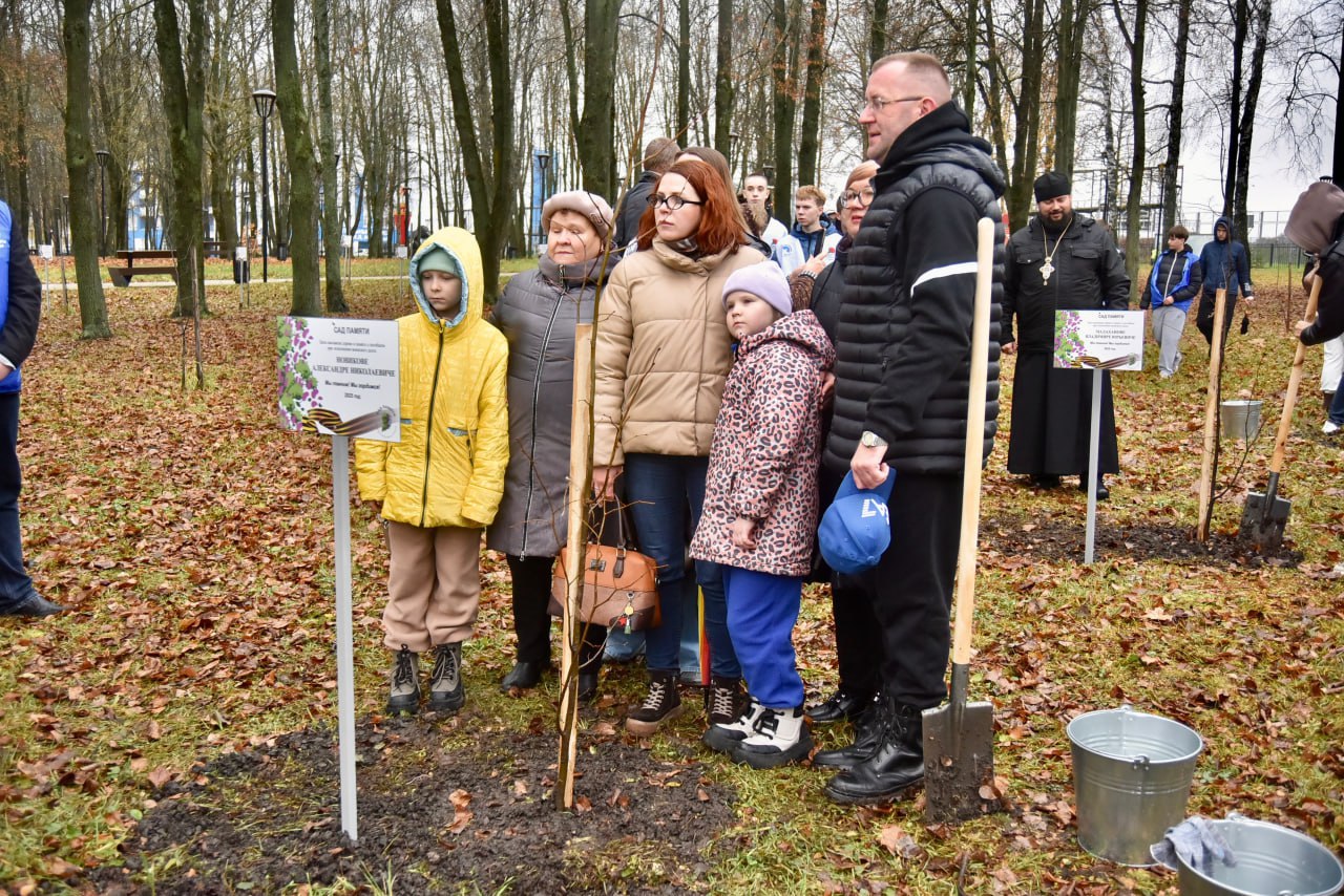 В Орле в Парке Победы высадили 89 молодых лип в память о героях СВО В Орле в Парке Победы высадили 89 молодых лип в память о героях СВО