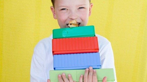 Безотказный способ: вот что удалит неприятный запах из пластикового контейнера