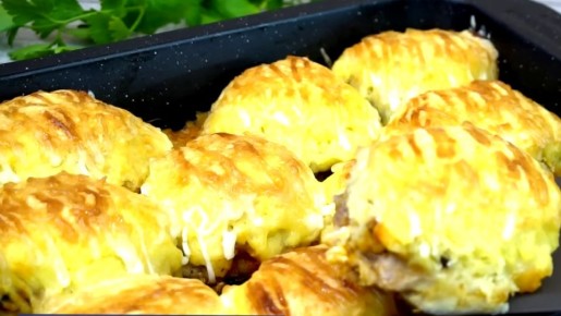 Останется только нарезать салаты: это блюдо сразу заменит горячее и гарнир