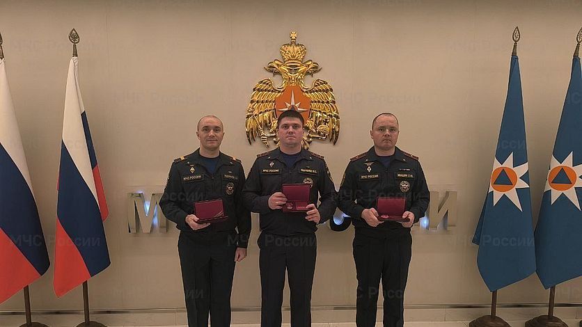 В Москве наградили тушивших орловскую нефтебазу пожарных