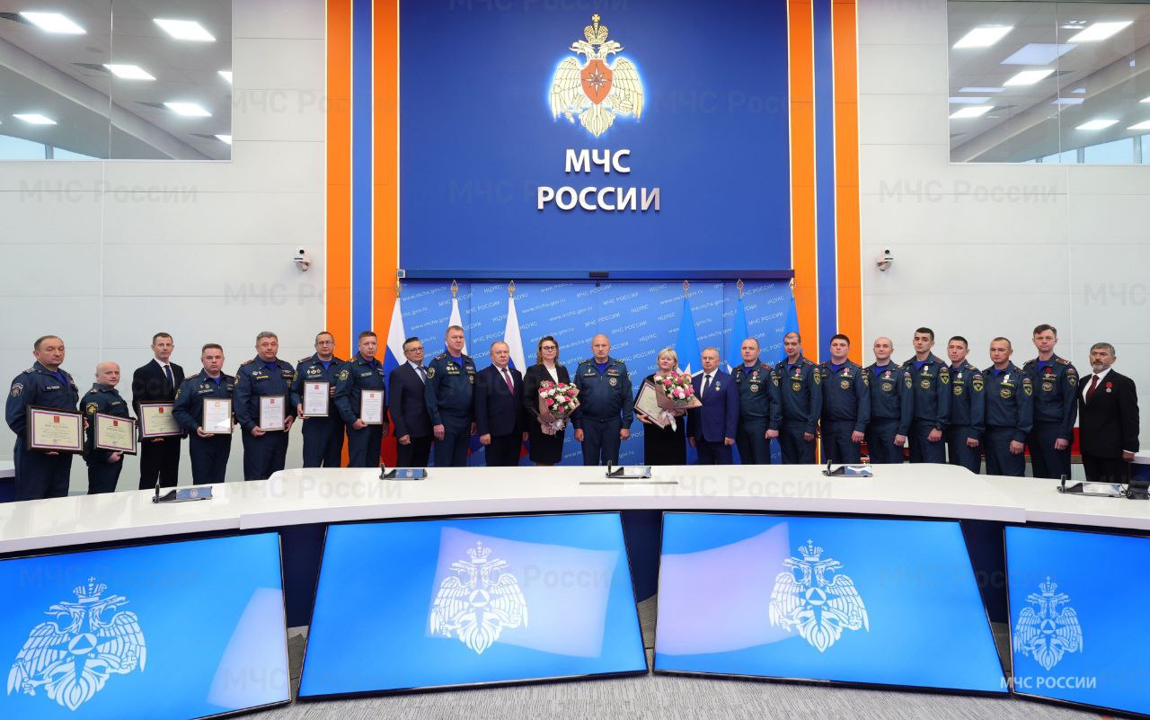 Орловские пожарные удостоены государственной награды