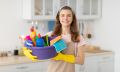 Как защитить кожу рук во время уборки: полезные советы для домохозяек