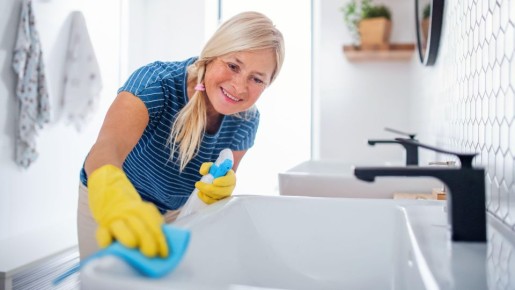 Ванную комнату отмоете в 2 раза быстрее: сделайте перед уборкой вот что