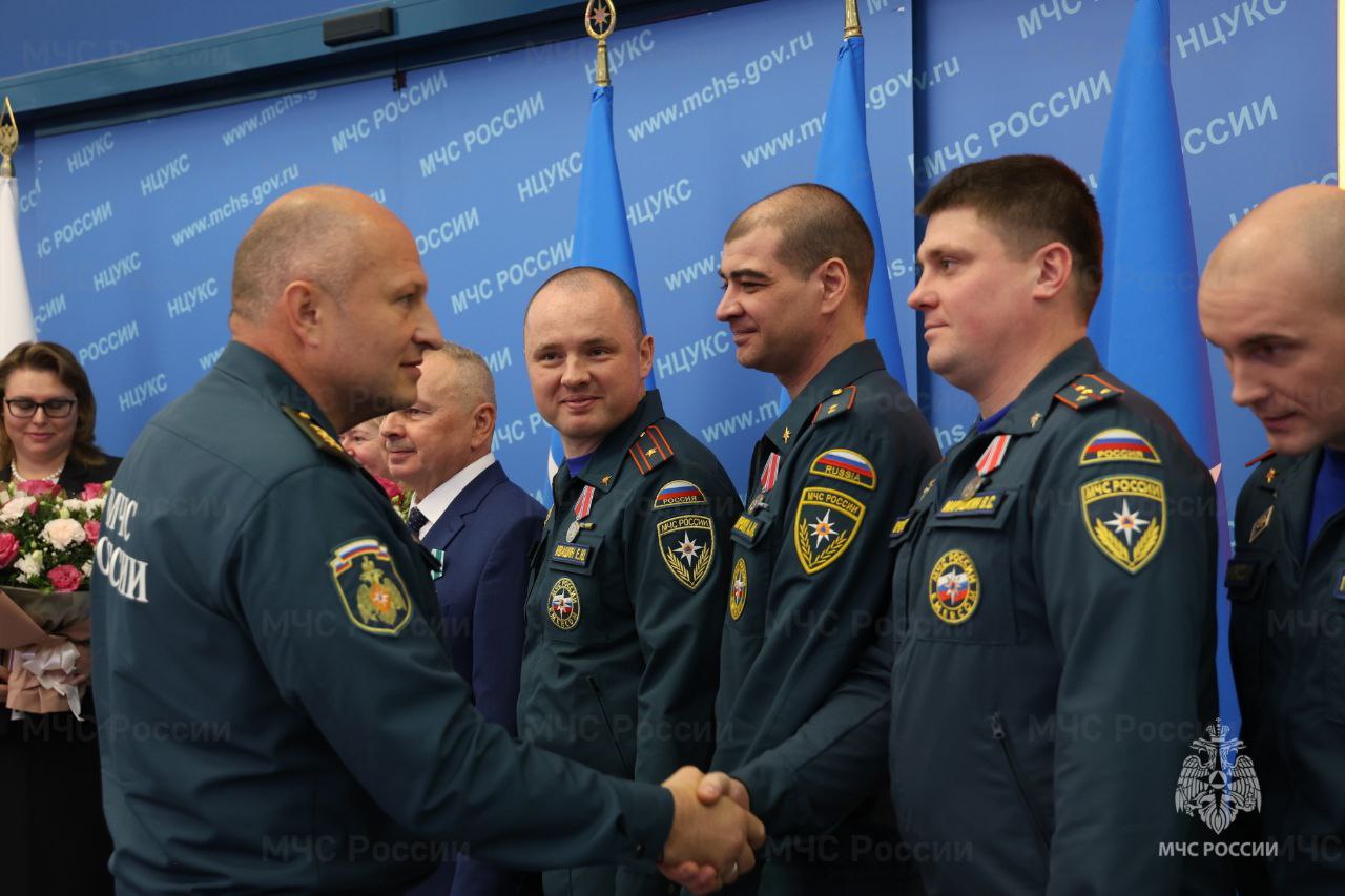 Орловские пожарные удостоены государственной награды Орловские пожарные удостоены государственной награды