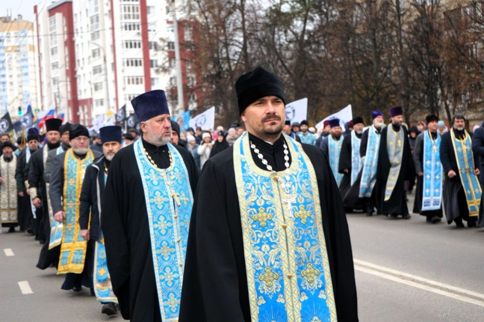 В Орле прошёл Крестный ход в День народного единства В Орле прошёл Крестный ход в День народного единства