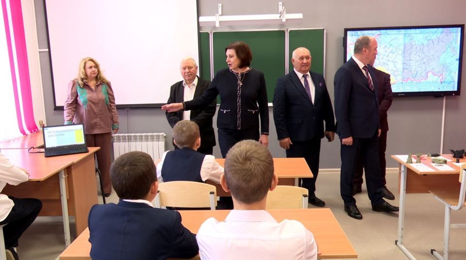 Сегодня после капремонта открыли Сахзаводскую среднюю общеобразовательную школу в Ливенском районе! Сегодня после капремонта открыли Сахзаводскую среднюю общеобразовательную школу в Ливенском районе!