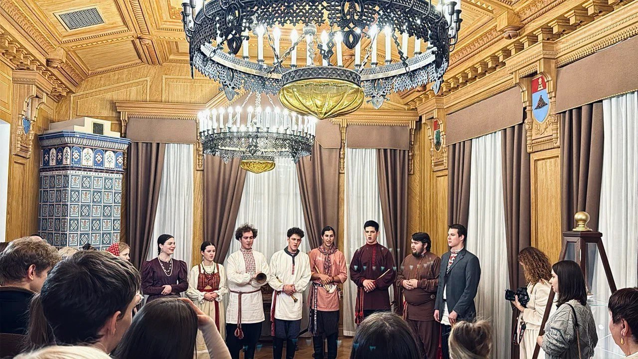 Ко Дню народного единства коллективы территориальных органов Росреестра по всей стране организовали серию мероприятий, которые продемонстрировали, что наша сила - в многообразии культур, традиций и народов Ко Дню народного единства коллективы территориальных органов Росреестра по всей стране организовали серию мероприятий, которые продемонстрировали, что наша сила - в многообразии культур, традиций и народов