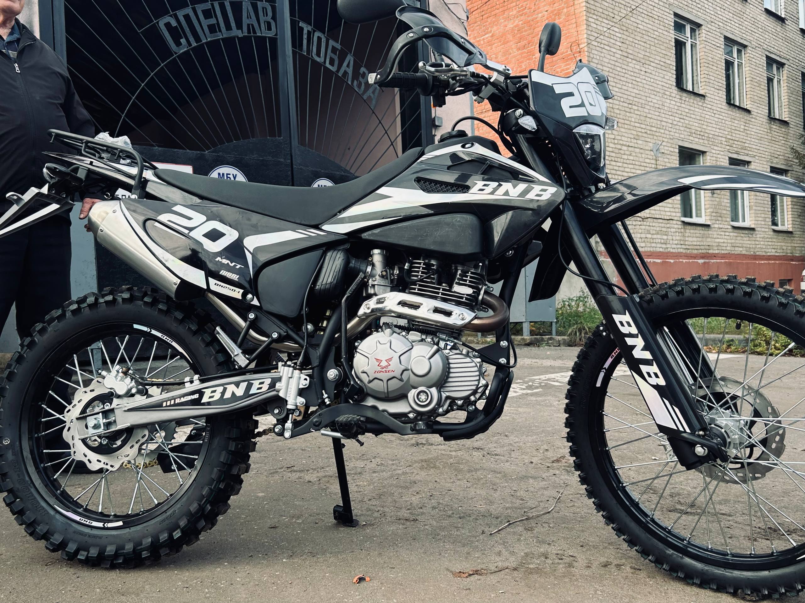 Администрация Орла передала мотоцикл артиллеристам Администрация Орла передала мотоцикл артиллеристам