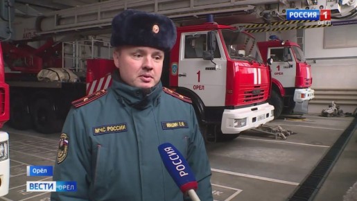 Глава МЧС вручил медали пожарным, тушившим возгорание на орловской нефтебазе