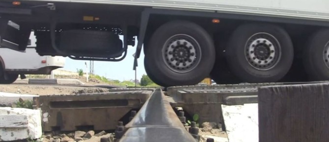 На железнодорожном переезде в Урицком районе завтра с утра ограничат автодвижение!