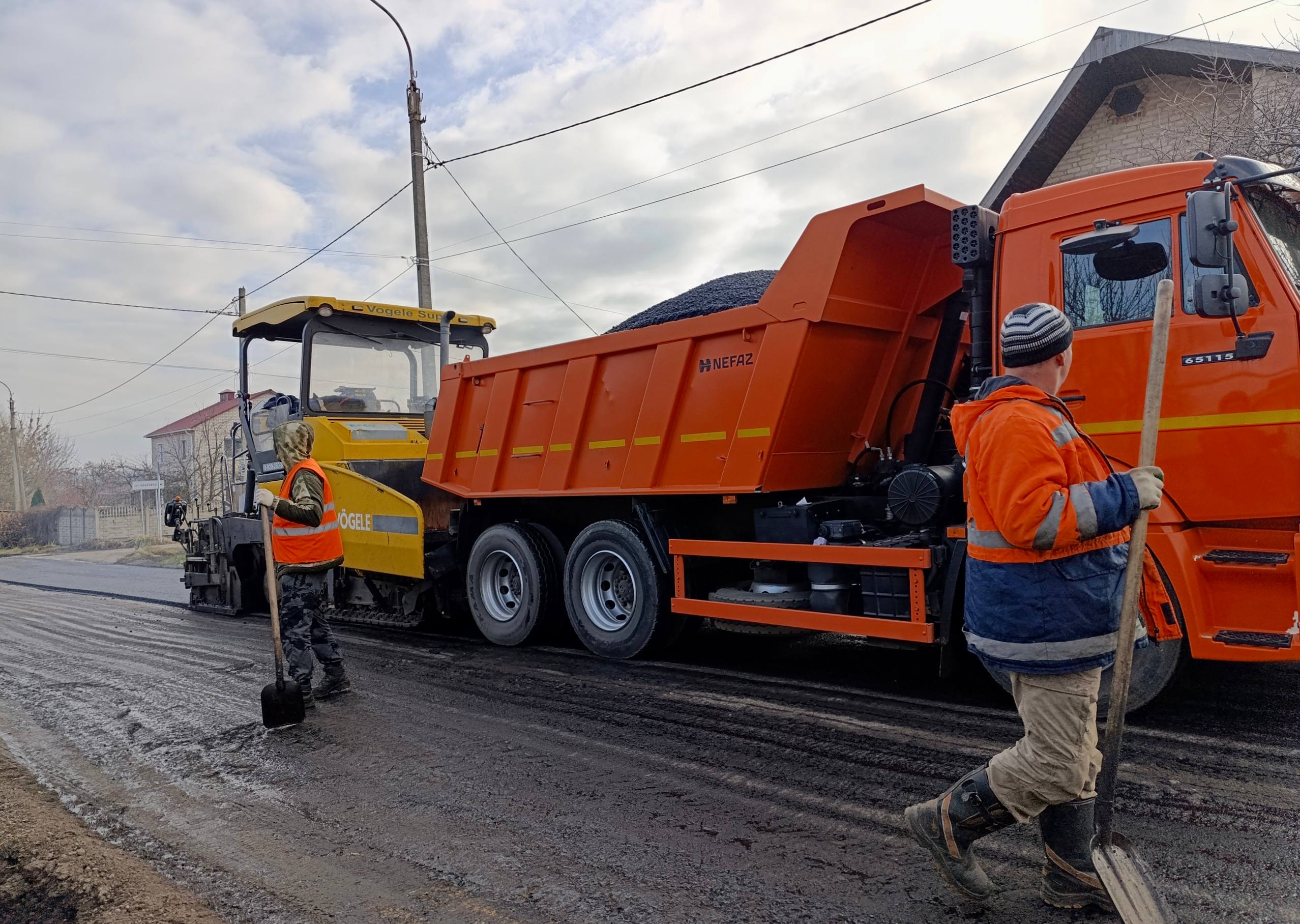 Юрий Парахин: Продолжаем работы по обновлению городской дорожной сети Юрий Парахин: Продолжаем работы по обновлению городской дорожной сети