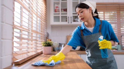 От этих советов по уборке больше вреда, чем пользы: им следуют 9 из 10 хозяек