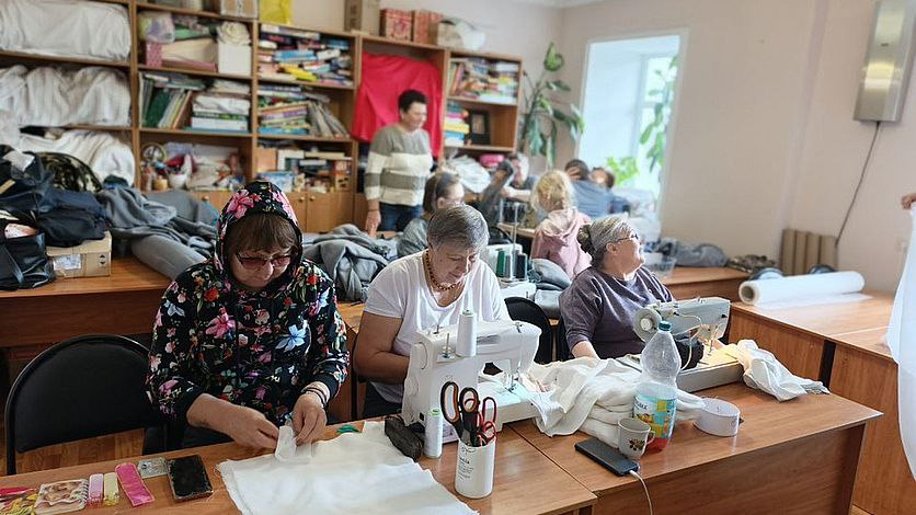 Приход орловского храма снабжает военные госпитали стерильным материалом