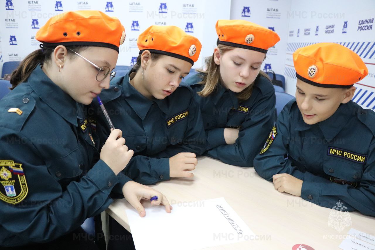В интеллектуальной викторине кадеты-спасатели выявили лучших В интеллектуальной викторине кадеты-спасатели выявили лучших