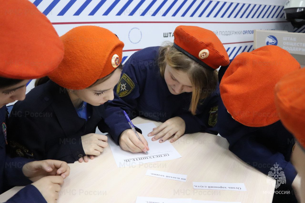 В интеллектуальной викторине кадеты-спасатели выявили лучших В интеллектуальной викторине кадеты-спасатели выявили лучших