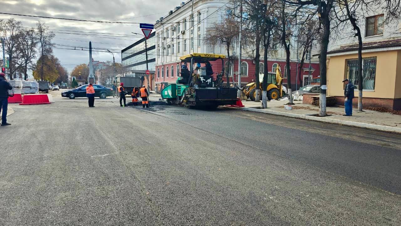 Юрий Парахин: Продолжаем работы по обновлению городской дорожной сети Юрий Парахин: Продолжаем работы по обновлению городской дорожной сети